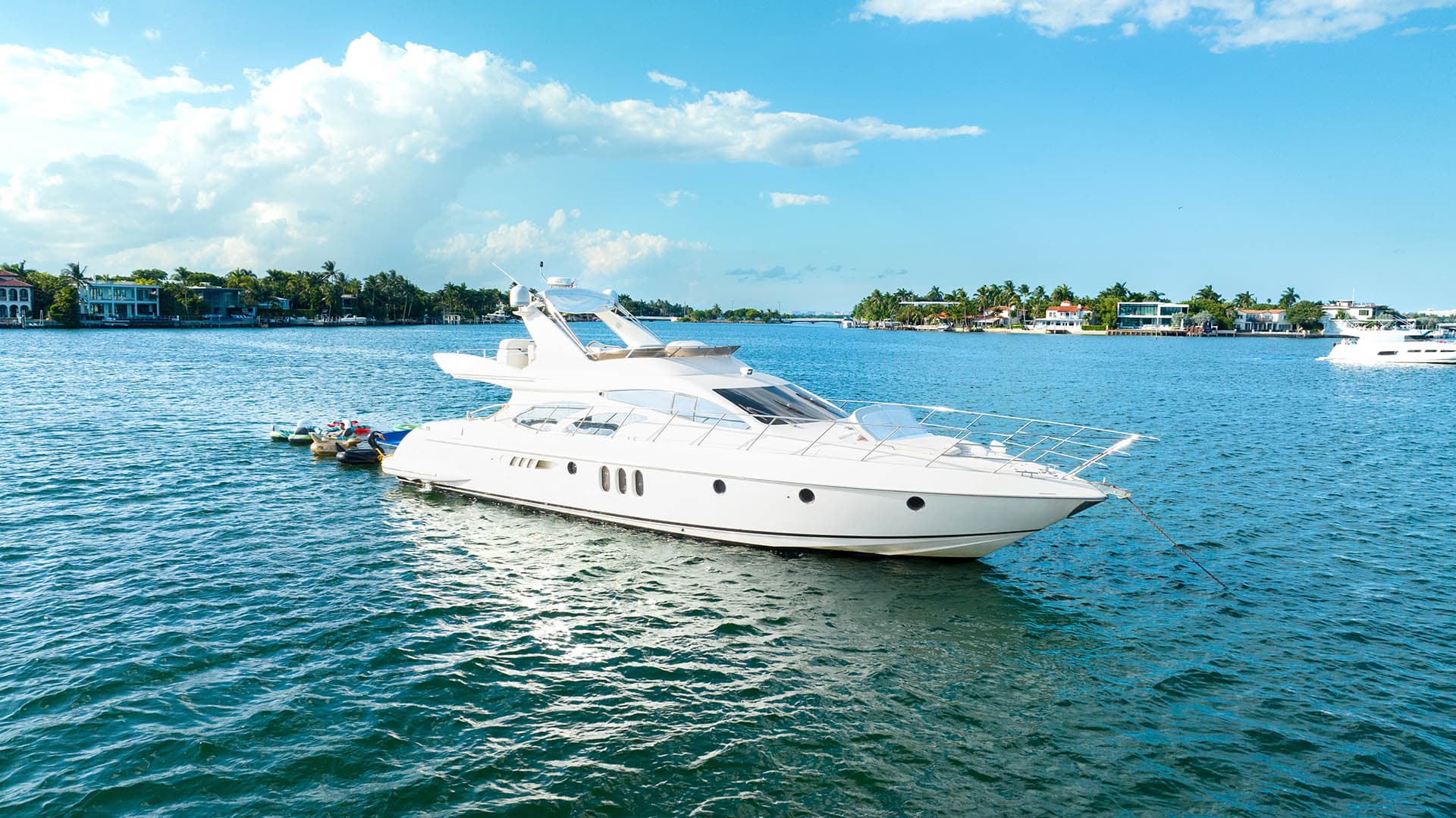 60ft Azimut at sea